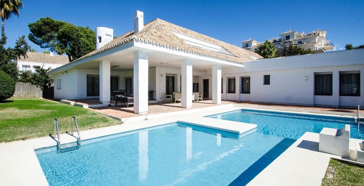 Villa close to the beach for rent in puerto banus