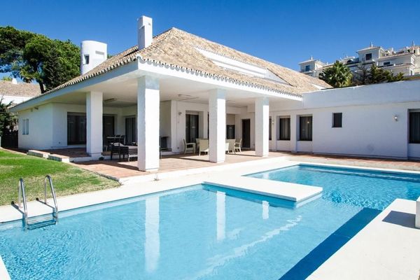Villa close to the beach for rent in puerto banus