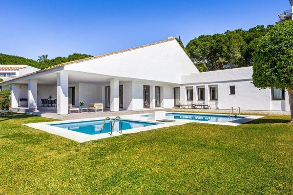 Villa close to beach Puerto Banus