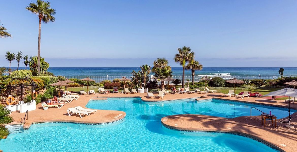 Ático Marbella frente a la playa con vistas al mar
