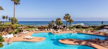 Ático Marbella frente a la playa con vistas al mar