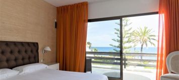 Apartment 4 bedrooms sea view front beach