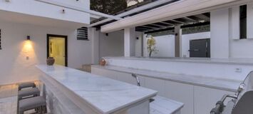 Luxury Villa in Nueva Andalucia with Heated Pool