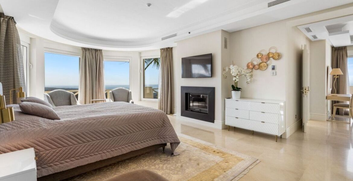 Villa in Marbella with Breathtaking Sea and Mountain Views