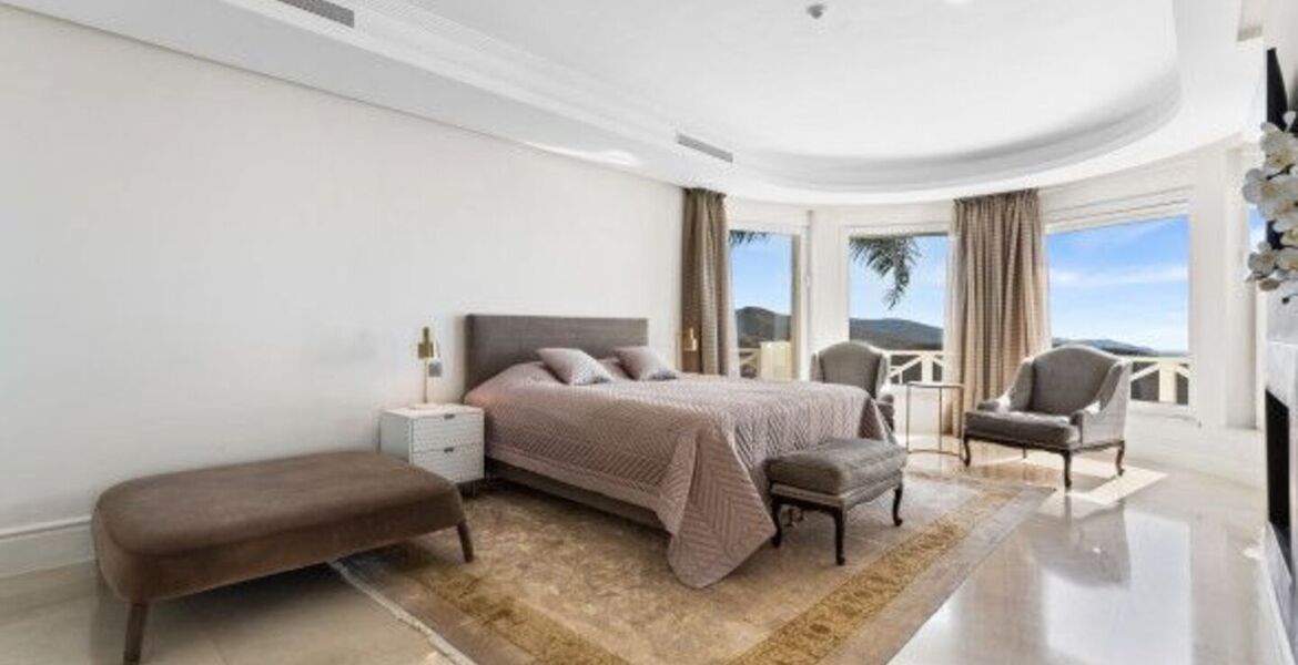 Villa in Marbella with Breathtaking Sea and Mountain Views