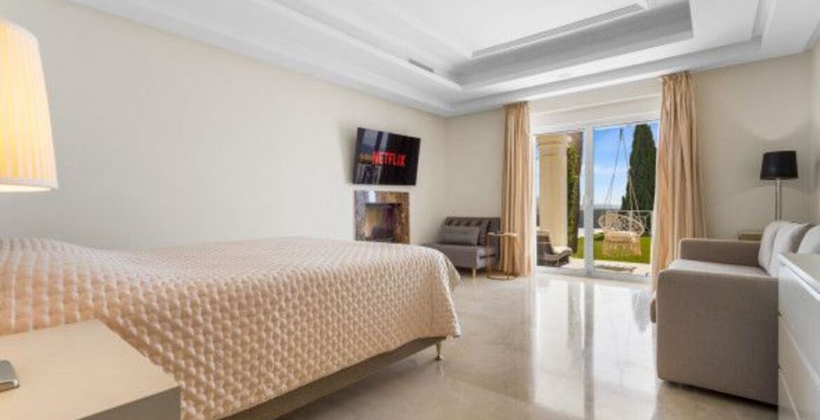 Villa in Marbella with Breathtaking Sea and Mountain Views