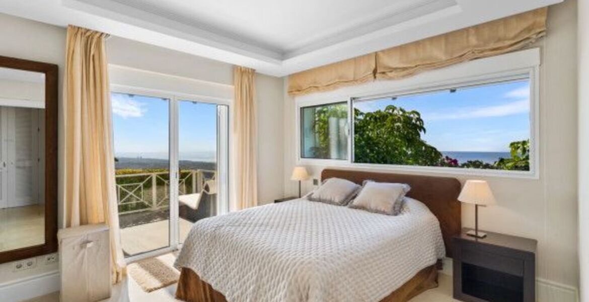 Villa in Marbella with Breathtaking Sea and Mountain Views