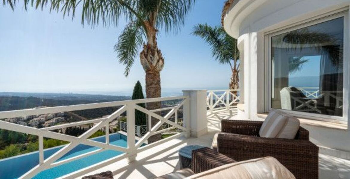Villa in Marbella with Breathtaking Sea and Mountain Views