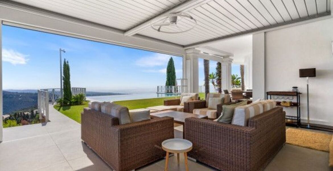 Villa in Marbella with Breathtaking Sea and Mountain Views