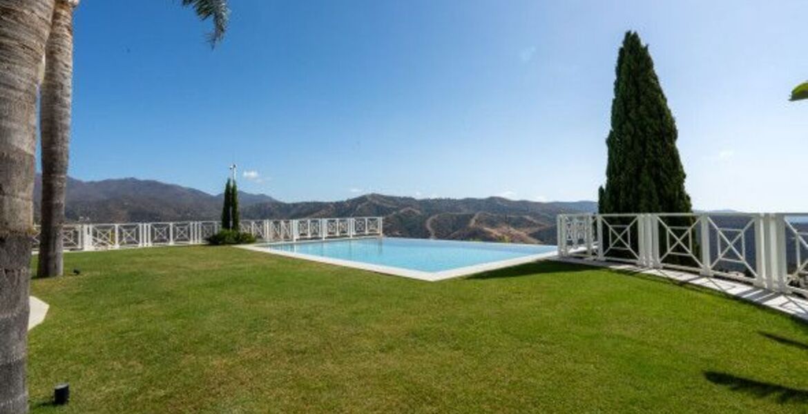Villa in Marbella with Breathtaking Sea and Mountain Views