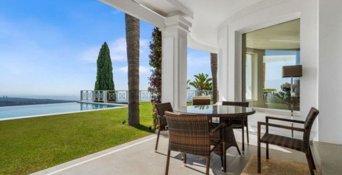 Villa in Marbella with Breathtaking Sea and Mountain Views