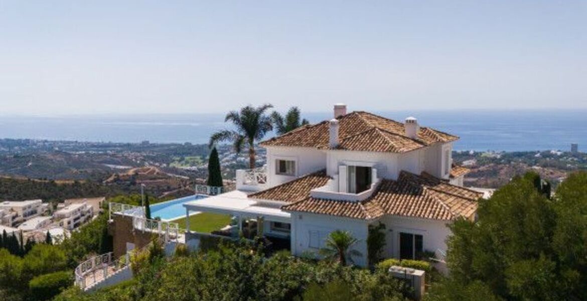 Villa in Marbella with Breathtaking Sea and Mountain Views