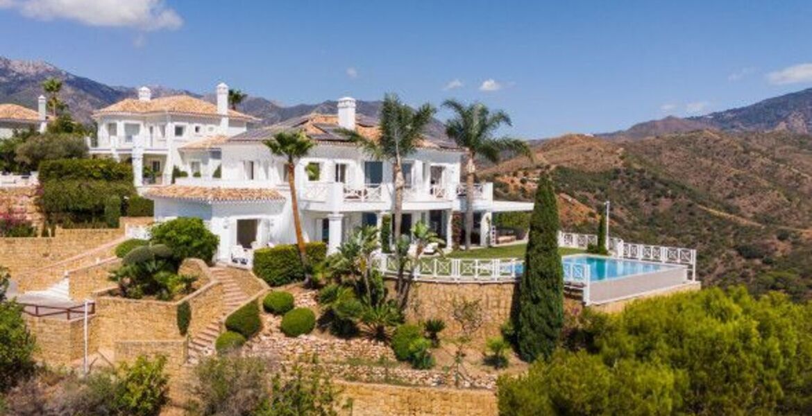 Villa in Marbella with Breathtaking Sea and Mountain Views
