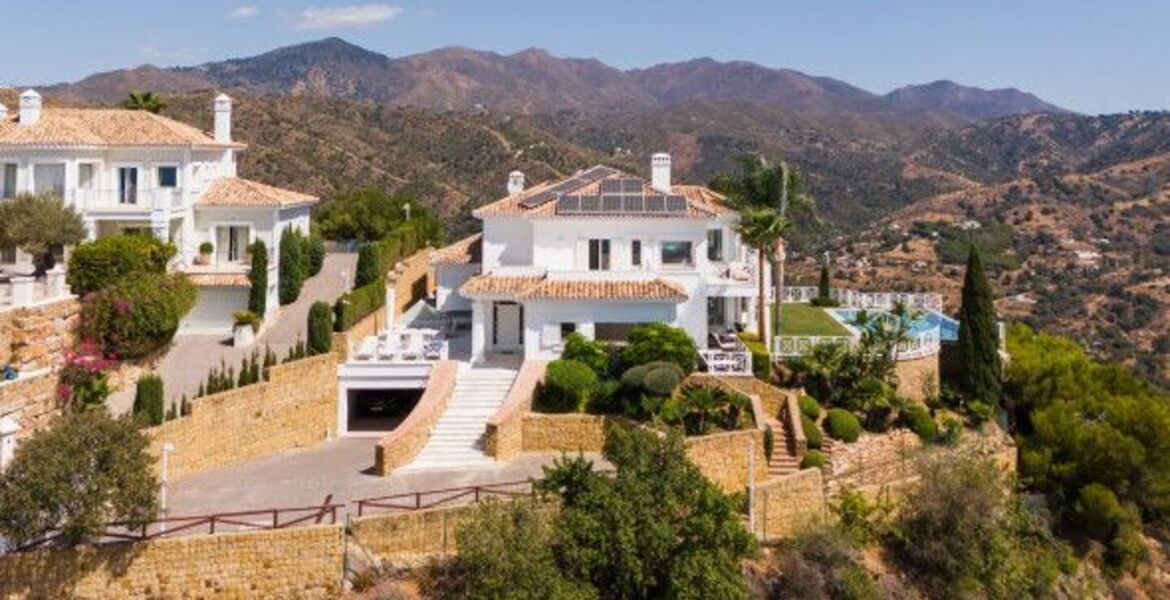 Villa in Marbella with Breathtaking Sea and Mountain Views