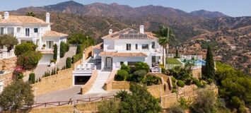Villa in Marbella with Breathtaking Sea and Mountain Views