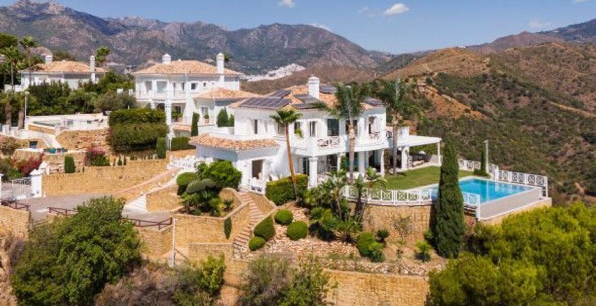 Villa in Marbella with Breathtaking Sea and Mountain Views