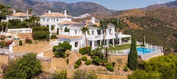 Villa in Marbella with Breathtaking Sea and Mountain Views