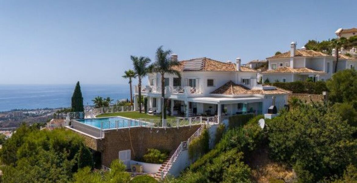 Villa in Marbella with Breathtaking Sea and Mountain Views