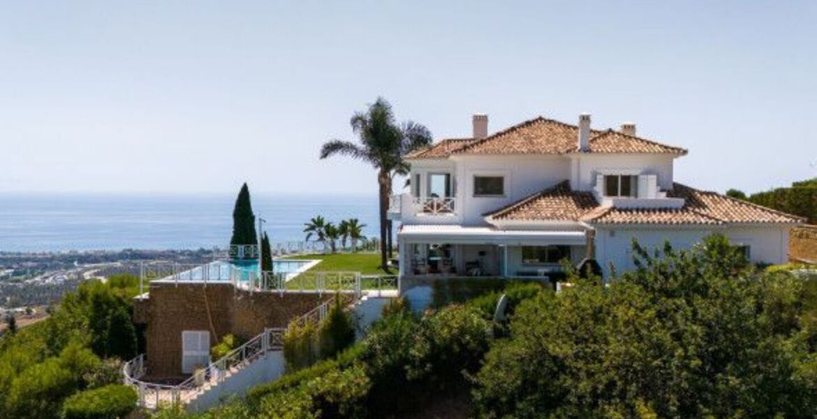 Villa in Marbella with Breathtaking Sea and Mountain Views