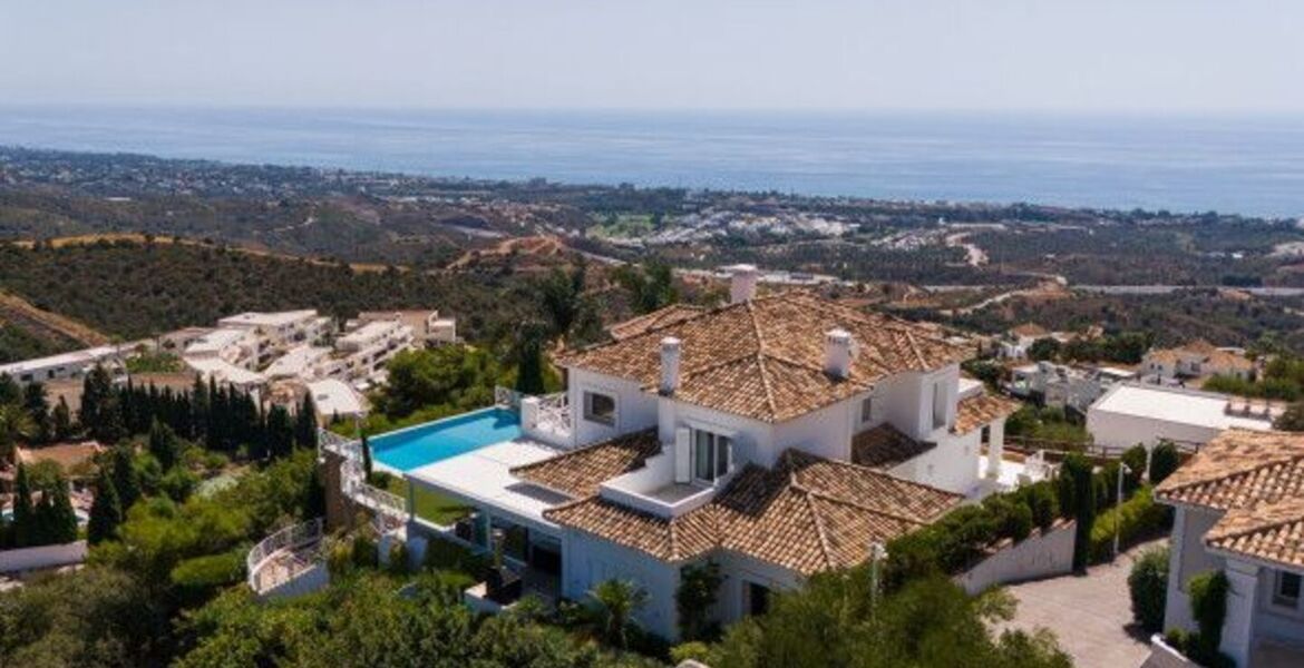 Villa in Marbella with Breathtaking Sea and Mountain Views