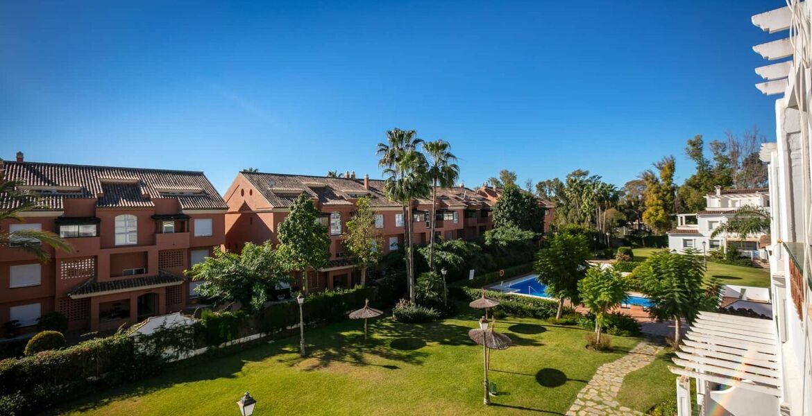 Moderno apartamento de 3 dormitorios en La Ola, Puerto Banús
