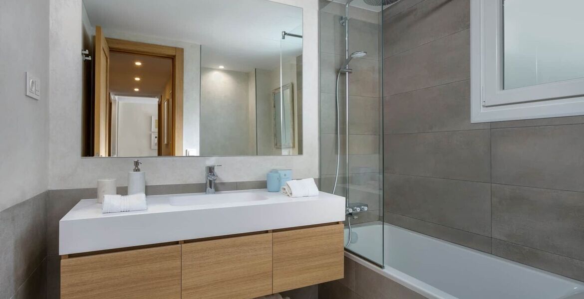 Moderno apartamento de 3 dormitorios en La Ola, Puerto Banús