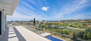Contemporary Villa in Estepona with Infinity Pool