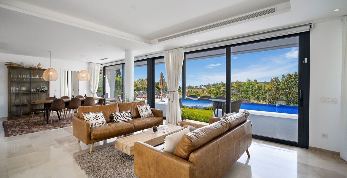Contemporary Villa in Estepona with Infinity Pool