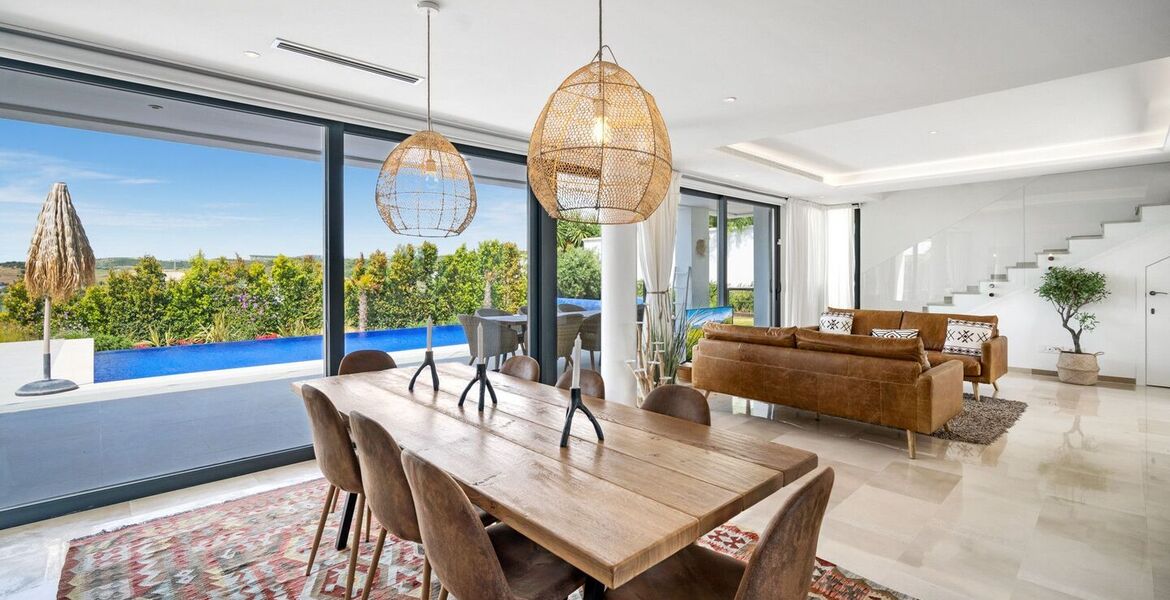 Contemporary Villa in Estepona with Infinity Pool