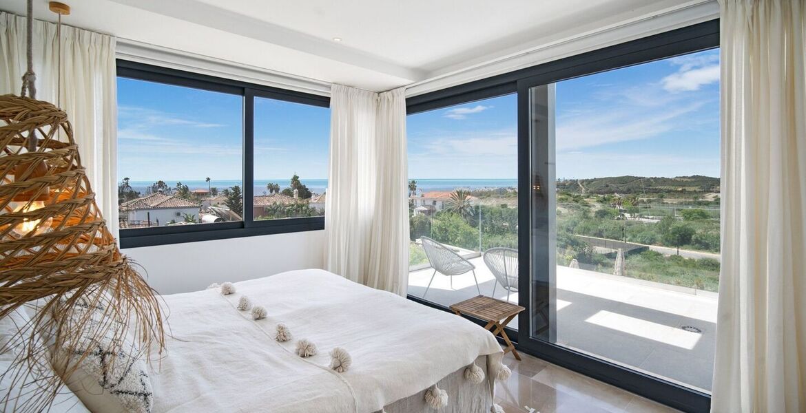 Contemporary Villa in Estepona with Infinity Pool