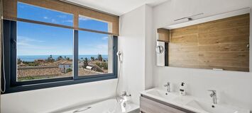 Contemporary Villa in Estepona with Infinity Pool