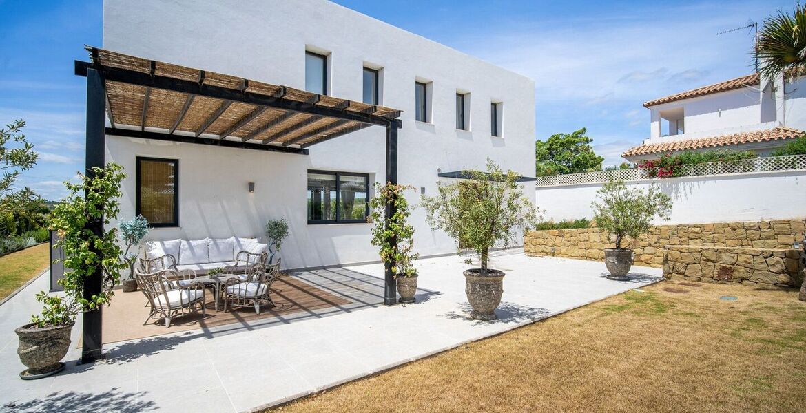 Contemporary Villa in Estepona with Infinity Pool