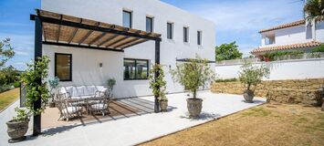 Contemporary Villa in Estepona with Infinity Pool
