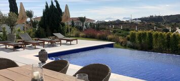 Contemporary Villa in Estepona with Infinity Pool