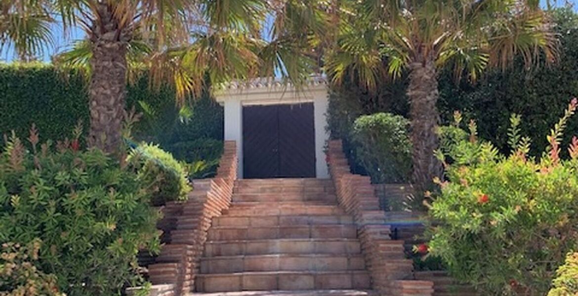 Villa à El Paraíso Estepona avec une vue imprenable