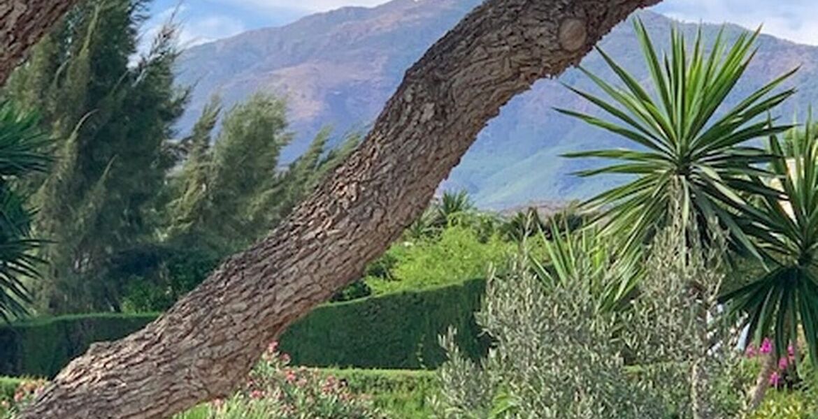 Villa à El Paraíso Estepona avec une vue imprenable