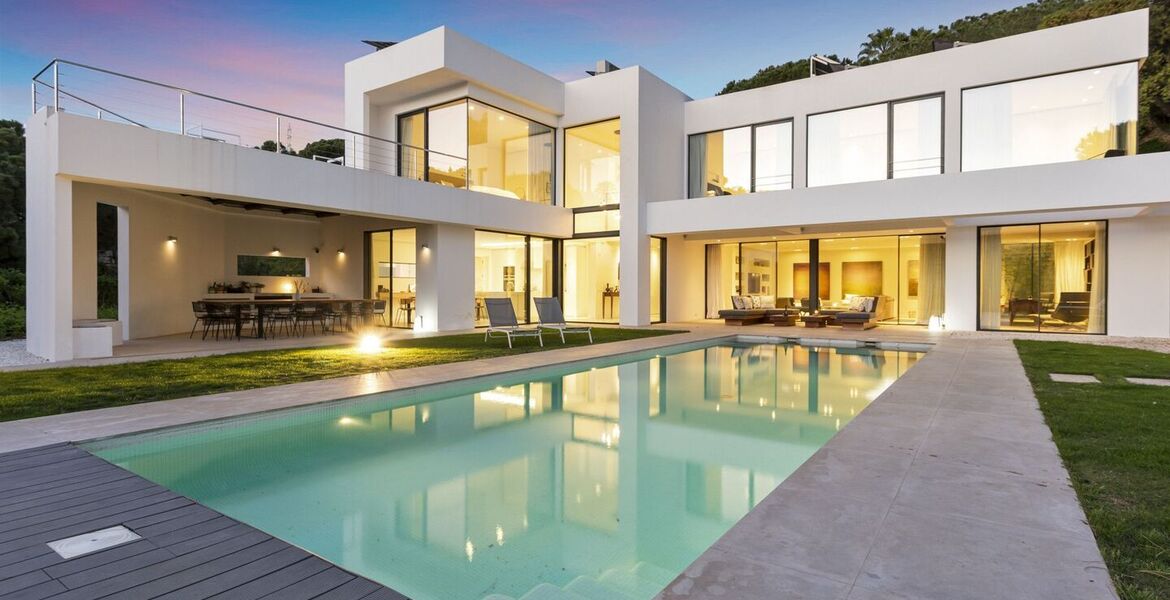 Elegante Villa Moderna en el Corazón de Elviria, Marbella