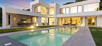 Elegante Villa Moderna en el Corazón de Elviria, Marbella
