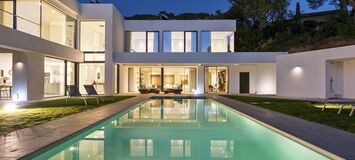 Elegante Villa Moderna en el Corazón de Elviria, Marbella