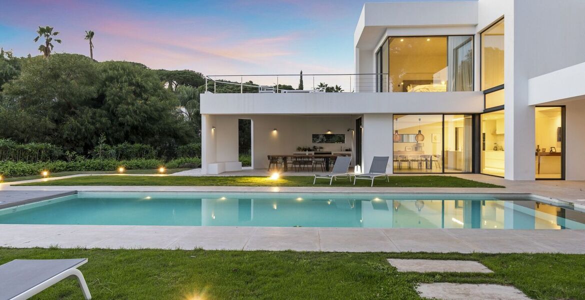 Elegante Villa Moderna en el Corazón de Elviria, Marbella