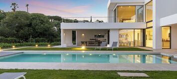 Elegante Villa Moderna en el Corazón de Elviria, Marbella