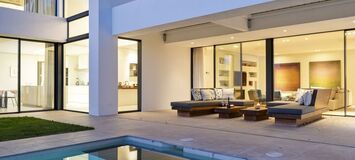 Elegante Villa Moderna en el Corazón de Elviria, Marbella