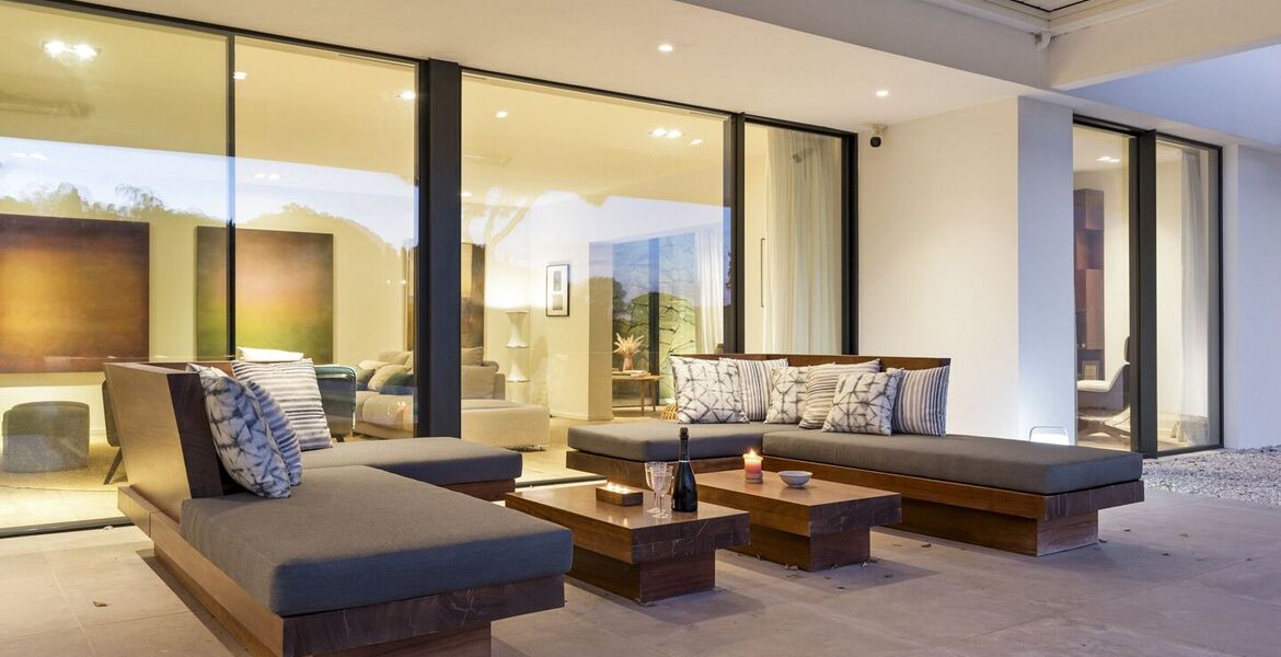 Elegante Villa Moderna en el Corazón de Elviria, Marbella