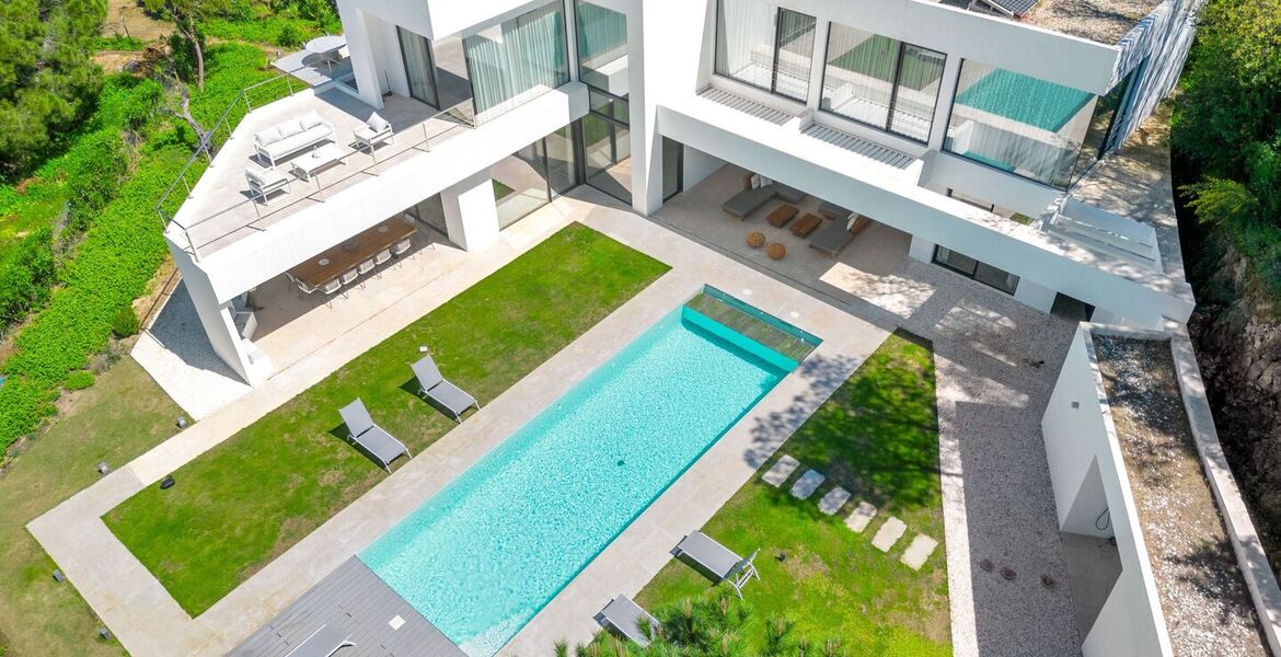 Elegante Villa Moderna en el Corazón de Elviria, Marbella