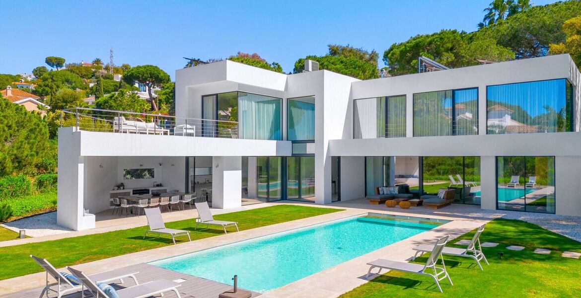 Elegante Villa Moderna en el Corazón de Elviria, Marbella