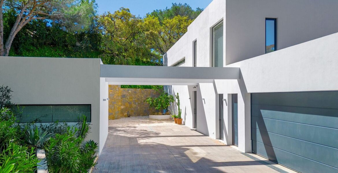 Elegante Villa Moderna en el Corazón de Elviria, Marbella