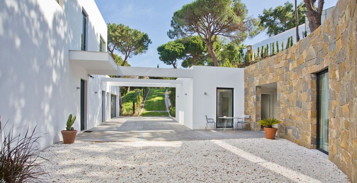 Elegante Villa Moderna en el Corazón de Elviria, Marbella