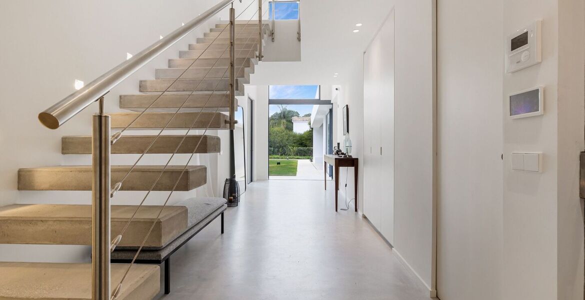 Elegante Villa Moderna en el Corazón de Elviria, Marbella