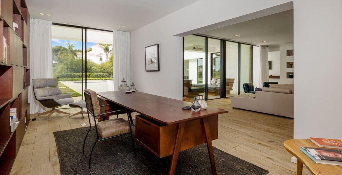 Elegante Villa Moderna en el Corazón de Elviria, Marbella
