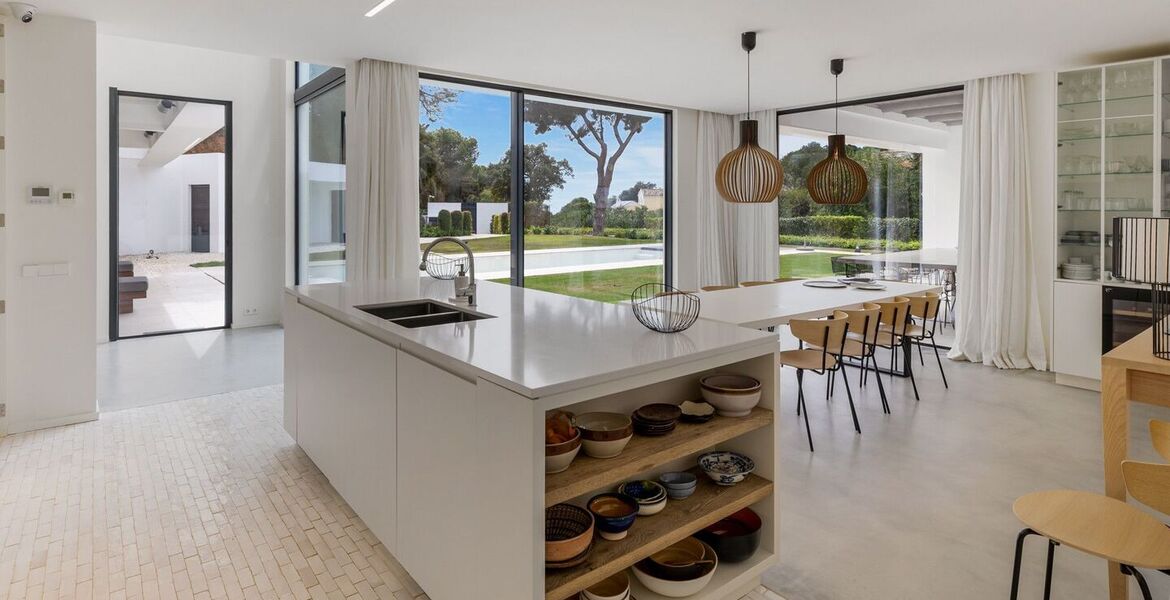 Elegante Villa Moderna en el Corazón de Elviria, Marbella